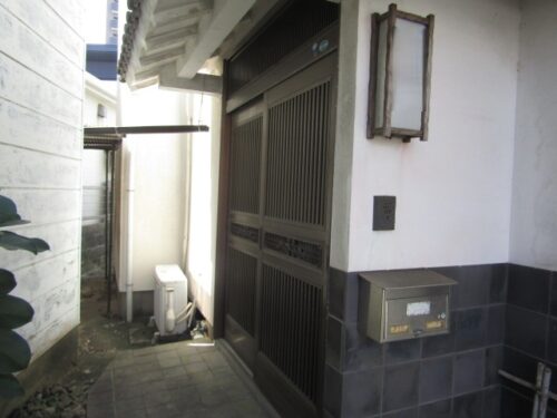 住居玄関(外観)